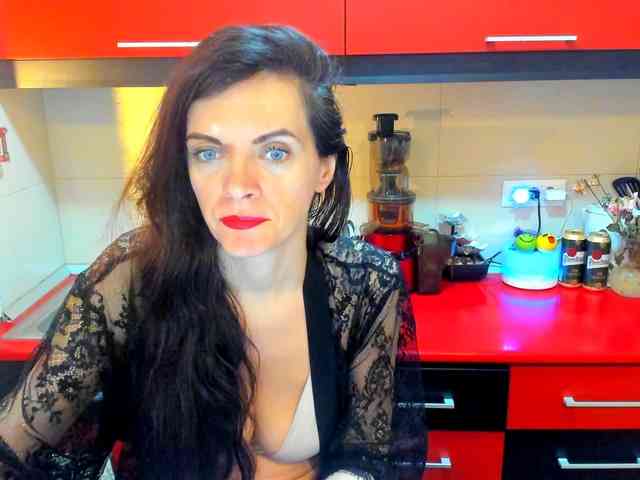SexQueen11 webcam