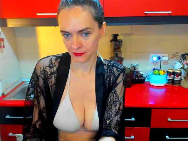 SexQueen11 webcam