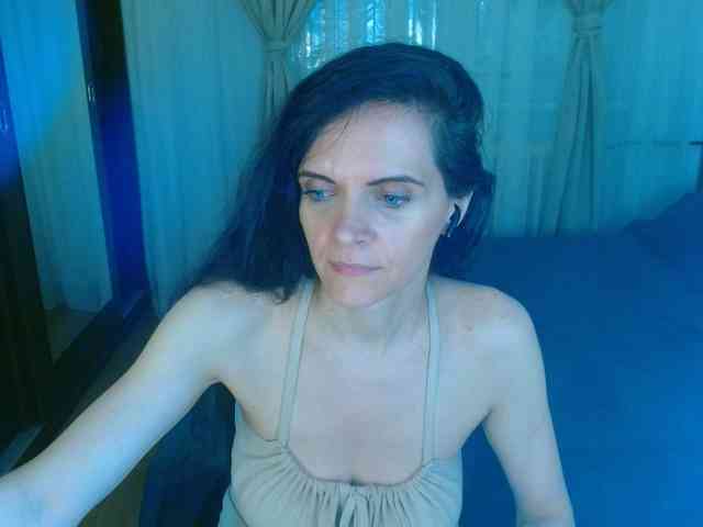 SexQueen11 webcam