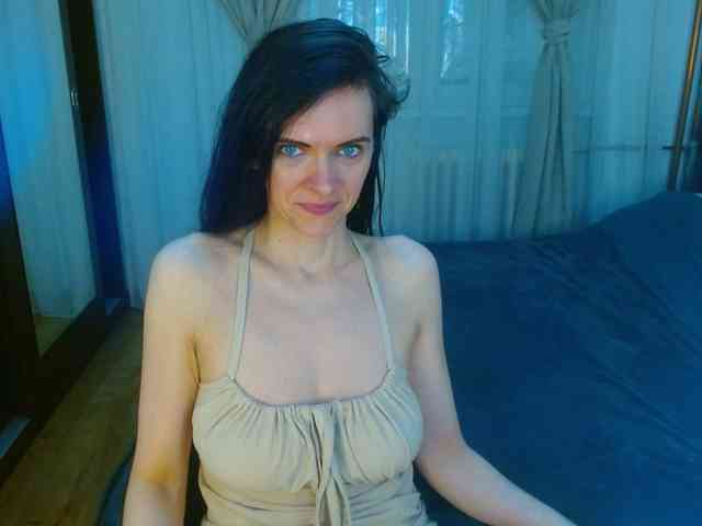 SexQueen11 webcam