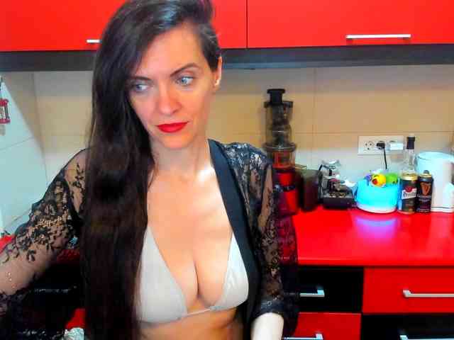SexQueen11 webcam