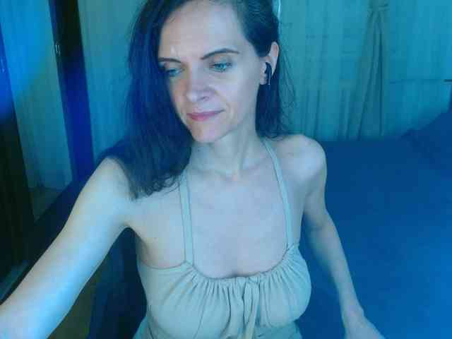 SexQueen11 webcam