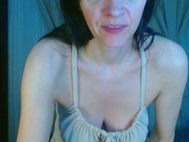 SexQueen11 webcam