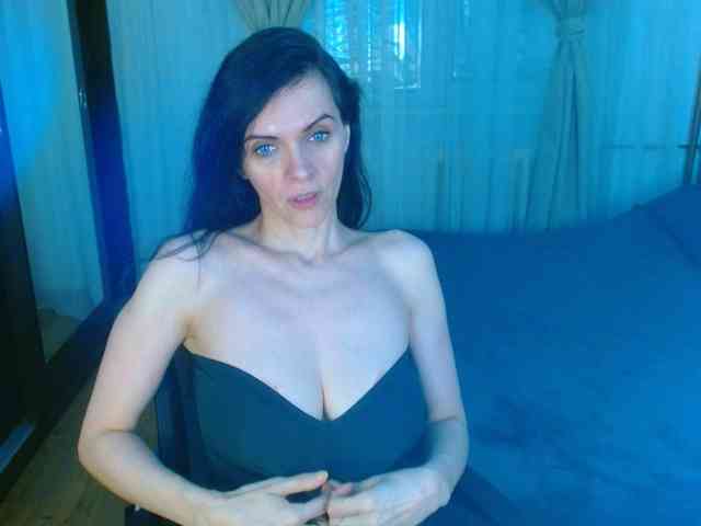 SexQueen11 webcam