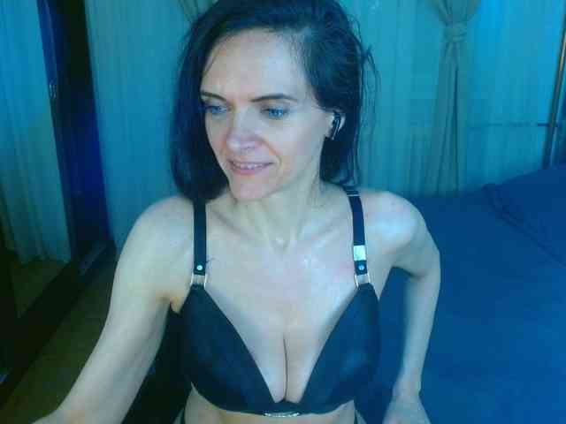 SexQueen11 webcam