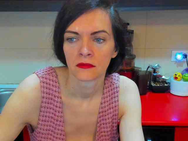 SexQueen11 webcam