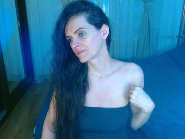 SexQueen11 webcam