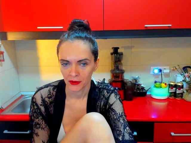 SexQueen11 webcam