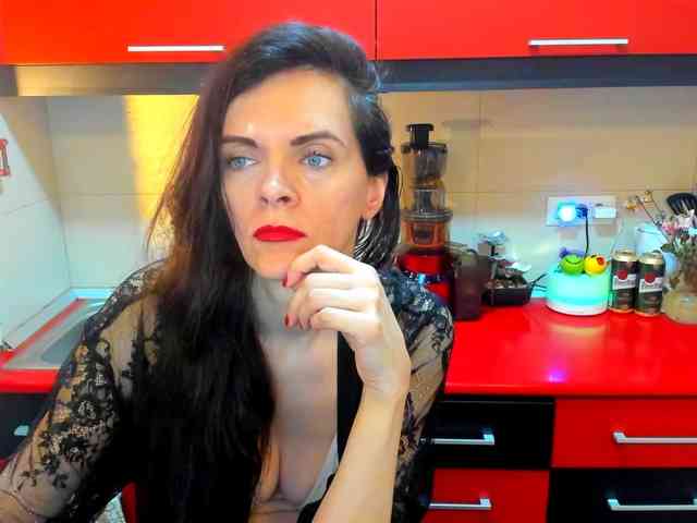 SexQueen11 webcam