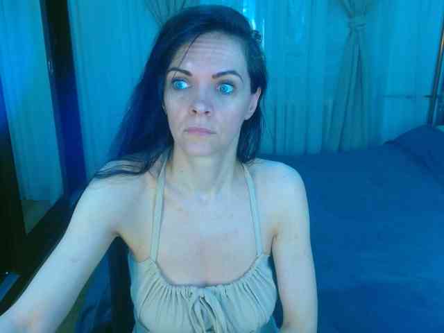 SexQueen11 webcam