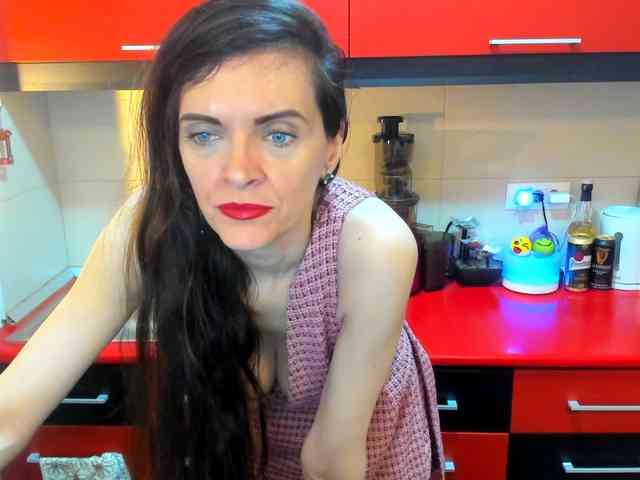 SexQueen11 webcam