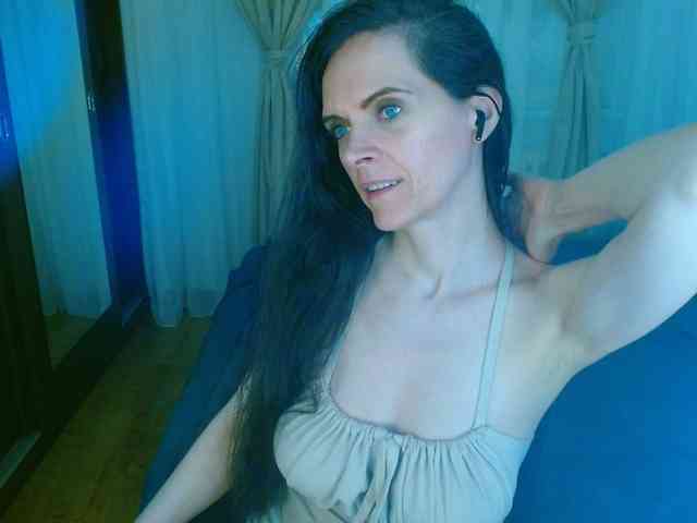 SexQueen11 webcam