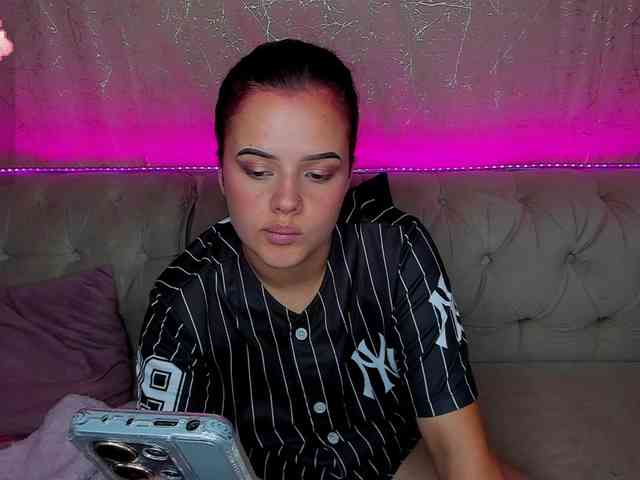 naughtygirls1 webcam