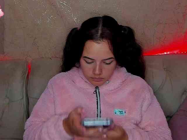 naughtygirls1 webcam