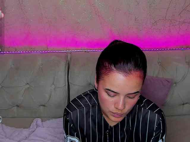 naughtygirls1 webcam
