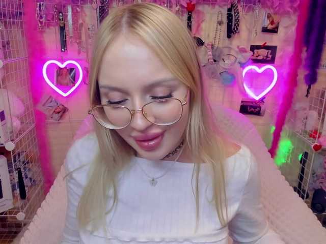  MindyKally chat room