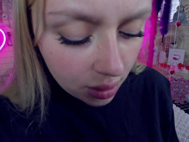  MindyKally chat room