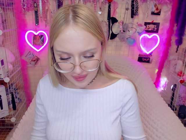  MindyKally chat room