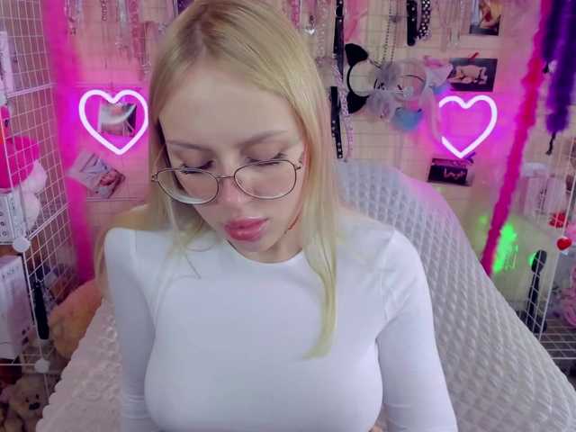  MindyKally chat room
