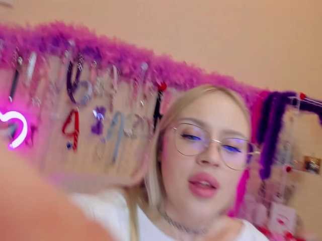  MindyKally chat room