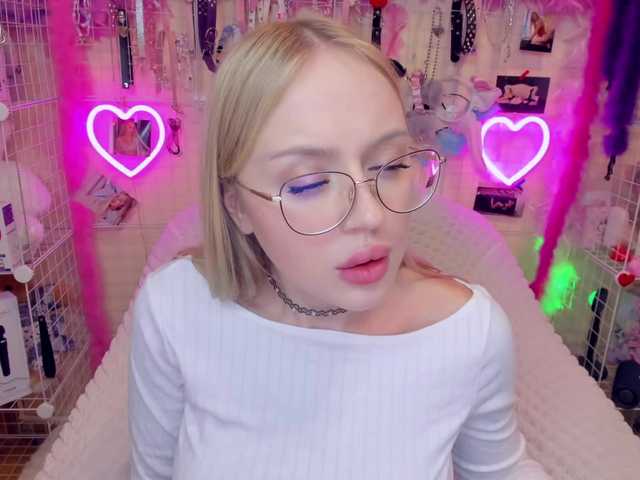  MindyKally chat room