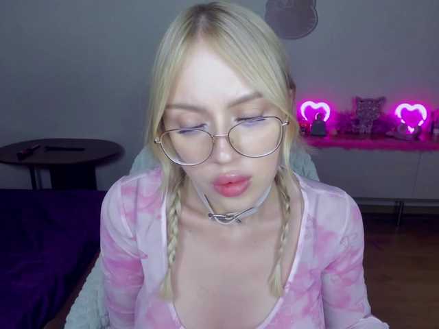  MindyKally chat room