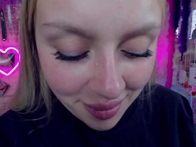  MindyKally chat room