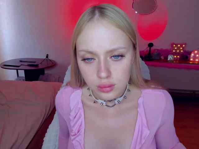 MindyKally webcam