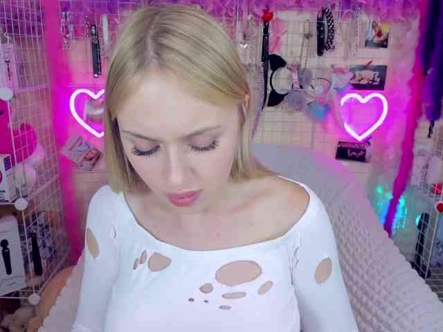 MindyKally webcam