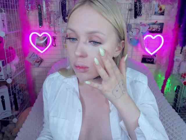 MindyKally webcam