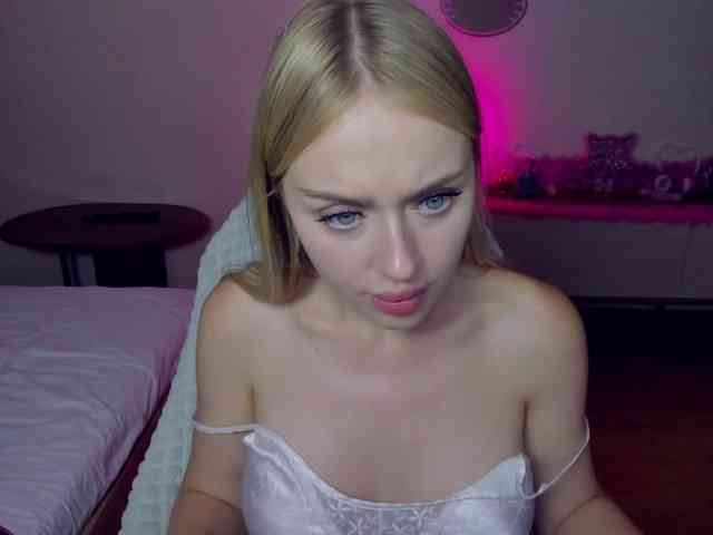 MindyKally webcam