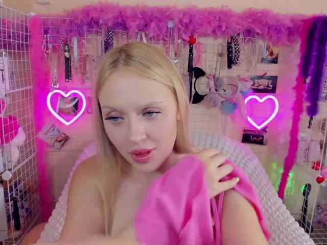 MindyKally webcam