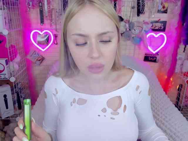 MindyKally webcam