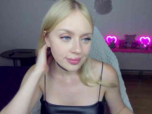 MindyKally webcam