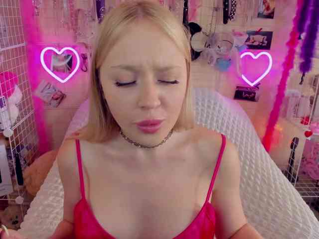 MindyKally webcam