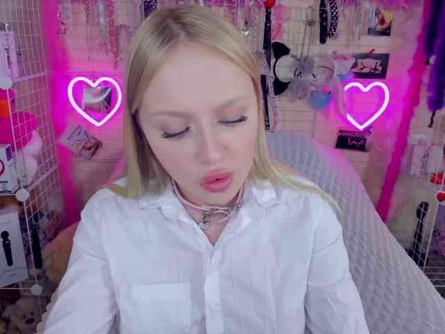 MindyKally webcam