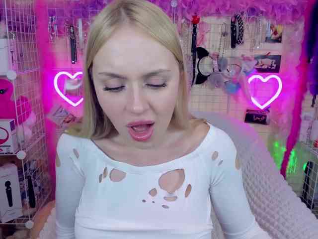 MindyKally webcam