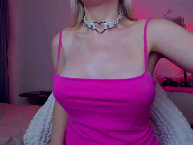 MindyKally webcam