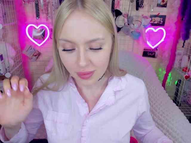 MindyKally webcam