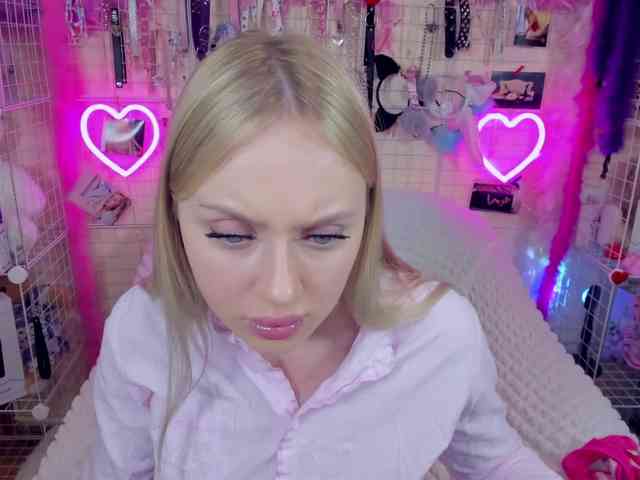 MindyKally webcam