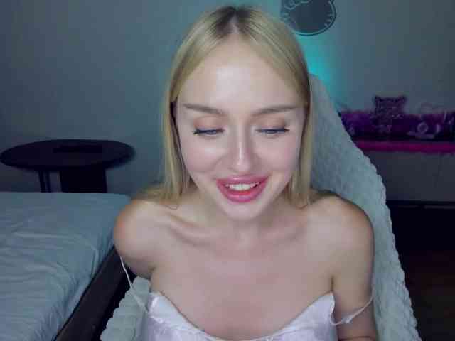 MindyKally webcam