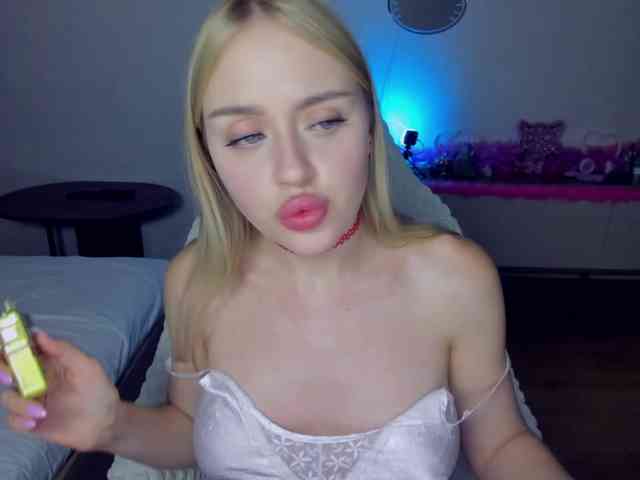 MindyKally webcam