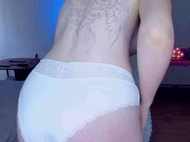 MindyKally webcam
