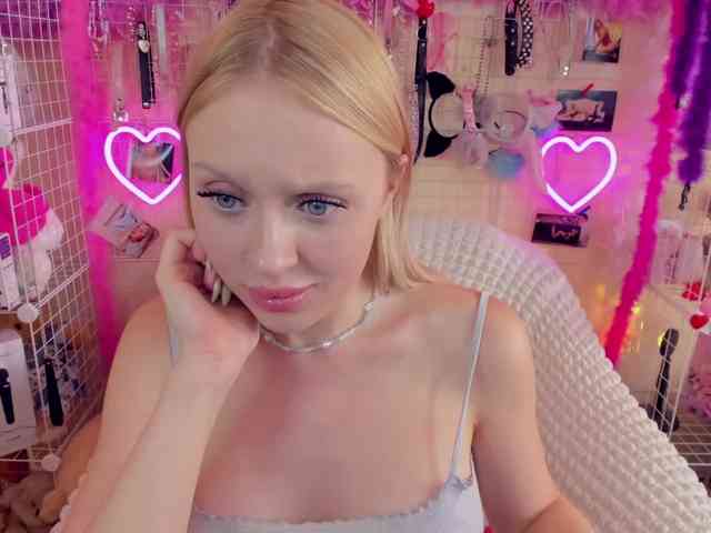 MindyKally webcam