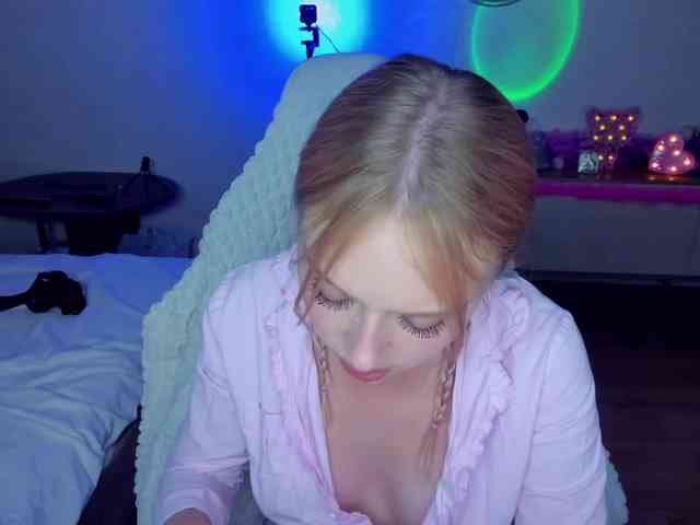 MindyKally webcam