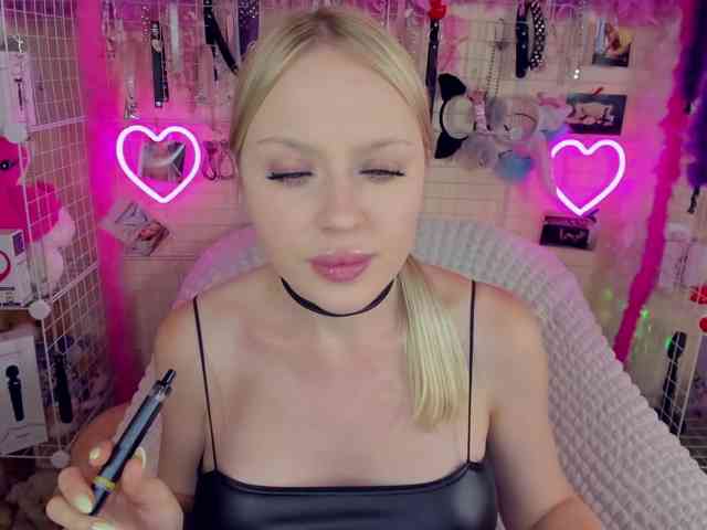 MindyKally webcam