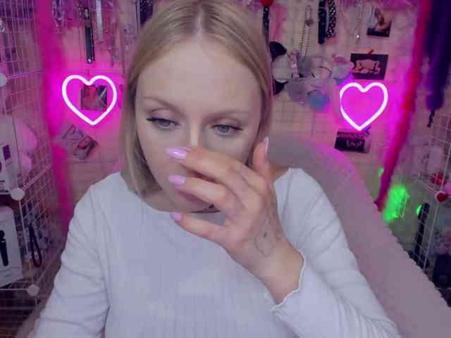 MindyKally webcam