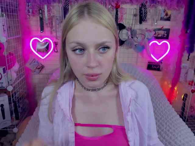 MindyKally webcam