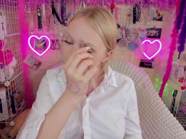 MindyKally webcam
