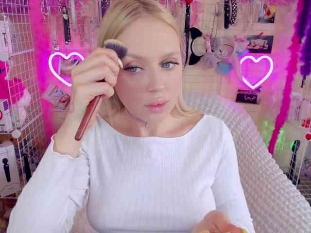 MindyKally webcam